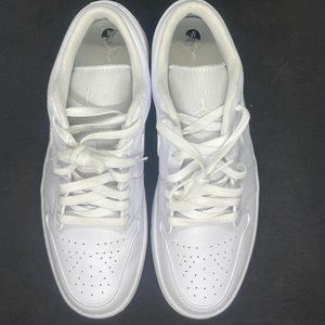 Jordan 1 Low (Triple White)